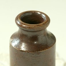 画像4: イギリス 1870-1890年代 アンティーク陶器ボトル (7.6cm) (4)