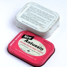 画像4: イギリス アンティーク缶 New Antussin Cough Treatment 咳止め薬 (4)