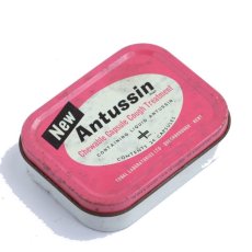 画像1: イギリス アンティーク缶 New Antussin Cough Treatment 咳止め薬 (1)