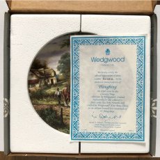 画像5: イギリス 1992 個別番号3068D ウェッジウッド Ploughing' COUNTRY DAYS コレクタープレート 飾り皿 直径20.3cm (5)