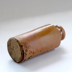 画像4: イギリス 1870-1890年代 アンティーク陶器ボトル (8.2cm) (4)