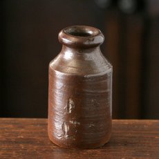 画像2: イギリス 1870-1890年代 アンティーク陶器ボトル (8.1cm) (2)