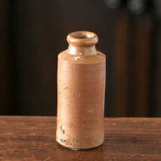 画像2: イギリス 1870-1890年代 アンティーク陶器ボトル (8.2cm) (2)