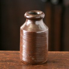 画像1: イギリス 1870-1890年代 アンティーク陶器ボトル (8.1cm) (1)