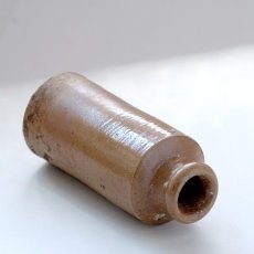 画像3: イギリス 1870-1890年代 アンティーク陶器ボトル (8.2cm) (3)