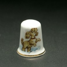 画像2: イギリス 嬉しそうにはしゃいでる犬 英国陶製シンブル(指貫) (2)
