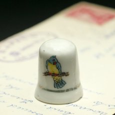 画像1: イギリス  英国陶製シンブル(指貫)幸せを運ぶ青い鳥　 (1)