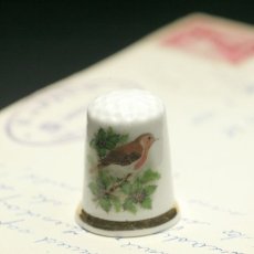 画像1: イギリス  英国陶製シンブル(指貫)野鳥 (1)