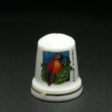画像2: イギリス  英国陶製シンブル(指貫)COSTARICA 鳥 (2)