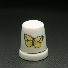 画像2: イギリス  英国陶製シンブル(指貫)黄色い蝶 (2)
