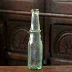画像1: イギリス アンティーク ガラス瓶  (約 高さ19.3cm) (1)