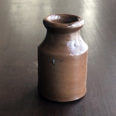 画像1: イギリス 1870-1890年代 アンティーク陶器ボトル (6.3cm) (1)
