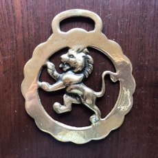 画像1: イギリス アンティーク真鍮 ライオン獅子 ホースブラス 馬具飾り  (1)