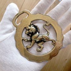 画像5: イギリス アンティーク真鍮 ライオン獅子 ホースブラス 馬具飾り  (5)