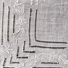 画像9: 〈西ヨーロッパ〉マデイラ ビンテージリネンハンカチ フラワー手刺繍 ドロンワーク (9)
