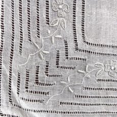 画像7: 〈西ヨーロッパ〉マデイラ ビンテージリネンハンカチ フラワー手刺繍 ドロンワーク (7)