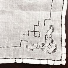 画像4: 〈西ヨーロッパ〉デットストックマデイラ ビンテージ ピュアリネン ハンカチ ドロンワーク刺繍 (4)