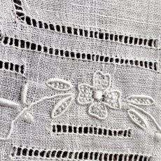 画像5: 〈西ヨーロッパ〉マデイラ ビンテージリネンハンカチ フラワー手刺繍 ドロンワーク (5)