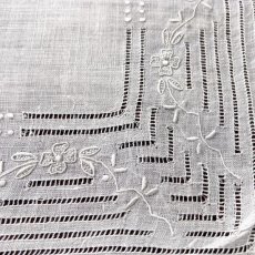 画像4: 〈西ヨーロッパ〉マデイラ ビンテージリネンハンカチ フラワー手刺繍 ドロンワーク (4)