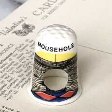 画像1: イギリス  英国陶製シンブル MOUSEHOLE 穴の中のネズミ (1)