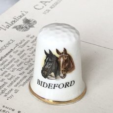 画像1: イギリス  英国陶製シンブル 2頭の馬 BIDEFORD ビディフォード (1)