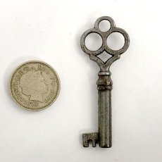 画像2: アメリカ アンティークキー バレル型 古い鍵 Barrel Skeleton Key 約5.7cm EY6349 (2)