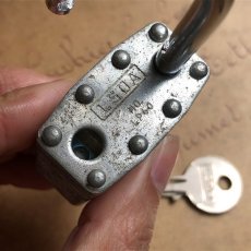 画像4: アメリカ アンティークパドロック 古い南京錠 LSDA 鍵付き (4)
