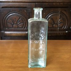 画像1: イギリス アンティーク ガラス瓶 CRUMPSALL C.W.S WORKS(約高さ 14.8cm) (1)