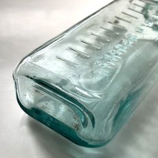 画像8: イギリス アンティーク TABLE SPOONS 可愛い淡い青緑のガラス瓶 (約高さ16.0cm) (8)