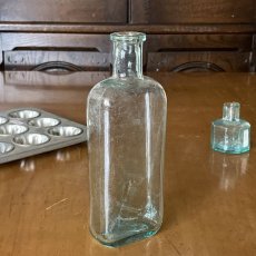 画像4: イギリス アンティーク TABLE SPOONS 可愛い淡い青緑のガラス瓶 (約高さ16.0cm) (4)