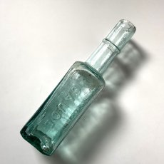 画像6: イギリス TIGER SAUSE ELETCHERS アンティークガラス瓶 (約高さ14.4cm) (6)