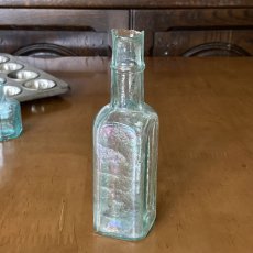 画像3: イギリス SHIPLEY SAUSE ELETCHERS アンティークガラス瓶 (約高さ14.2cm) (3)