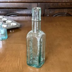 画像3: イギリス TIGER SAUSE ELETCHERS アンティークガラス瓶 (約高さ14.4cm) (3)