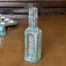 画像4: イギリス SHIPLEY SAUSE ELETCHERS アンティークガラス瓶 (約高さ14.2cm) (4)