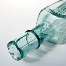 画像7: イギリス SHIPLEY YORKS INDIAN SAUSE FLETCHER'S アンティークガラス瓶 (約高さ20.5cm) (7)