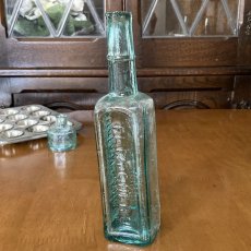 画像3: イギリス SHIPLEY YORKS INDIAN SAUSE FLETCHER'S アンティークガラス瓶 (約高さ20.7cm) (3)