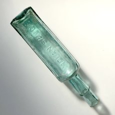 画像6: イギリス SHIPLEY YORKS INDIAN SAUSE FLETCHER'S アンティークガラス瓶 (約高さ20.1cm) (6)