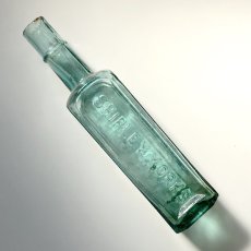 画像5: イギリス SHIPLEY YORKS INDIAN SAUSE FLETCHER'S アンティークガラス瓶 (約高さ20.1cm) (5)
