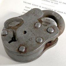 画像3: イギリス アンティークパドロック 古い南京錠 鍵付き 可愛いクマの形 HARRISON (8.6cmX5.4cm) (3)