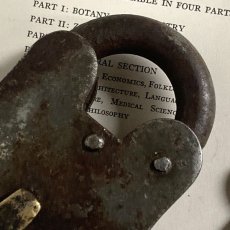 画像4: イギリス アンティークパドロック 大きな古い南京錠 鍵付き 可愛いクマの形 (10.2cmX6.5cm) (4)