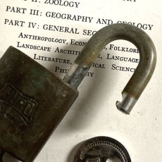 画像8: アメリカ 1950年代 ヴィンテージパドロック 古い南京錠 鍵2本付き HURO DETROIT U.S.A.(5.5cmX3.1cm) (8)