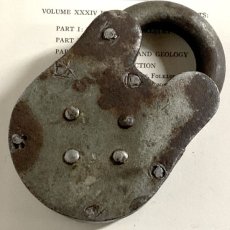 画像10: イギリス アンティークパドロック 大きな古い南京錠 鍵付き 可愛いクマの形 (10.2cmX6.5cm) (10)