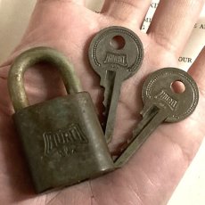 画像10: アメリカ 1950年代 ヴィンテージパドロック 古い南京錠 鍵2本付き HURO DETROIT U.S.A.(5.5cmX3.1cm) (10)