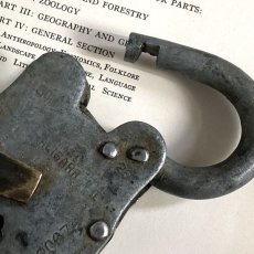 画像5: イギリス アンティークパドロック 古い南京錠 鍵付き 可愛いクマの形 ALIGARH (9.1cmX5.4cm) (5)