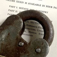 画像7: イギリス アンティークパドロック 大きな古い南京錠 鍵付き 可愛いクマの形 (10.2cmX6.5cm) (7)