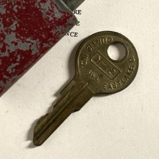 画像10: アメリカ 1950年代 ヴィンテージパドロック 古い南京錠 鍵付き YALE MADE IN U.S.A.(6.3cmX3.9cm) (10)