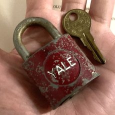画像11: アメリカ 1950年代 ヴィンテージパドロック 古い南京錠 鍵付き YALE MADE IN U.S.A.(6.3cmX3.9cm) (11)