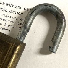 画像7: アメリカ 1950年代 ヴィンテージパドロック 古い南京錠 鍵付き YALE MADE IN U.S.A.(6.2cmX3.8cm) (7)