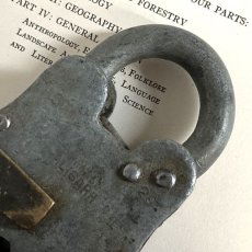 画像4: イギリス アンティークパドロック 古い南京錠 鍵付き 可愛いクマの形 ALIGARH (9.1cmX5.4cm) (4)
