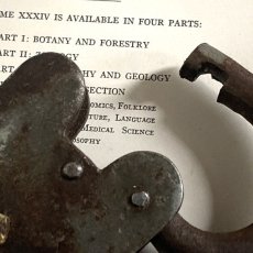 画像8: イギリス アンティークパドロック 大きな古い南京錠 鍵付き 可愛いクマの形 (10.2cmX6.5cm) (8)
